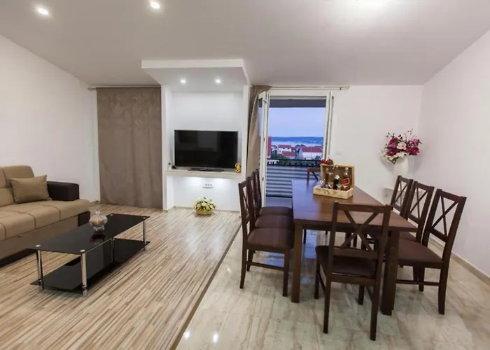 Dalmatia Apartman *
